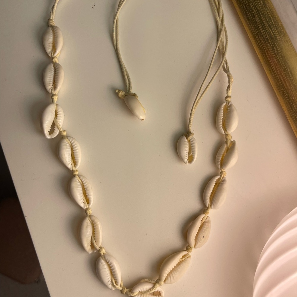 Shell and Bead Necklace Set - Picture 6 of 8